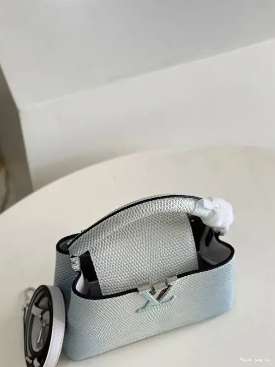 First bag ru LOUIS MINI CAPUCINES VUITTON 0527